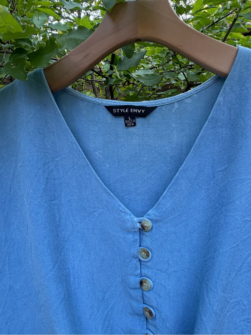 Style Envy Sky Blue Button Front Tie Hem V-Neck Blouse Crop Top - Picture 3 of 6